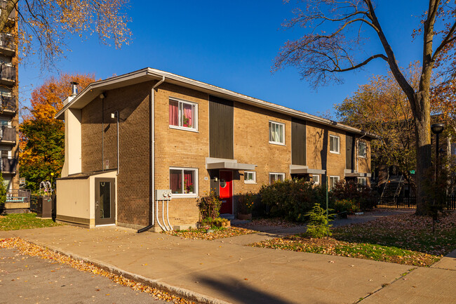 Corporation d’habitation Jeanne-Mance in Montréal, QC - Building Photo - Building Photo