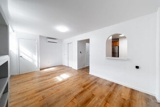 236 Christopher Columbus Dr in Jersey City, NJ - Building Photo - Building Photo