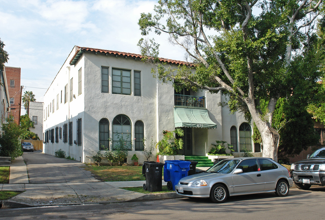 631 S Cloverdale Ave in Los Angeles, CA - Building Photo