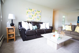 Hartley Manor Apartments in Prince George, BC - Building Photo - Building Photo