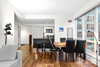 350 W 42nd St in New York, NY - Building Photo - Building Photo