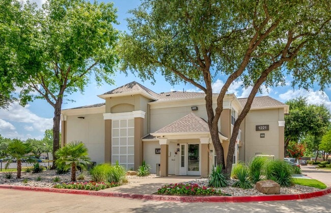 Furnished Studio-Arlington in Arlington, TX - Building Photo - Building Photo