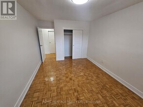 949 Simcoe St N in Oshawa, ON - Building Photo - Building Photo