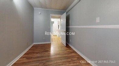 513 Main St in Vassalboro, ME - Foto de edificio - Building Photo