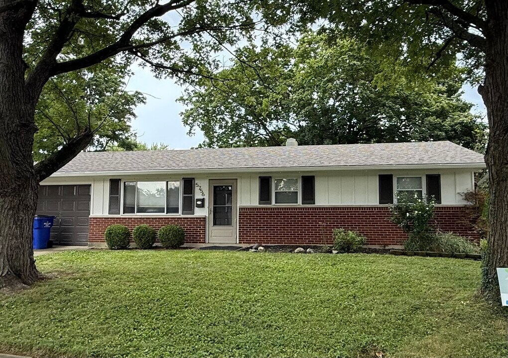 5756 Kendon St in Dayton, OH - Building Photo