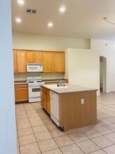 8201 W Quail Ave in Peoria, AZ - Building Photo - Building Photo