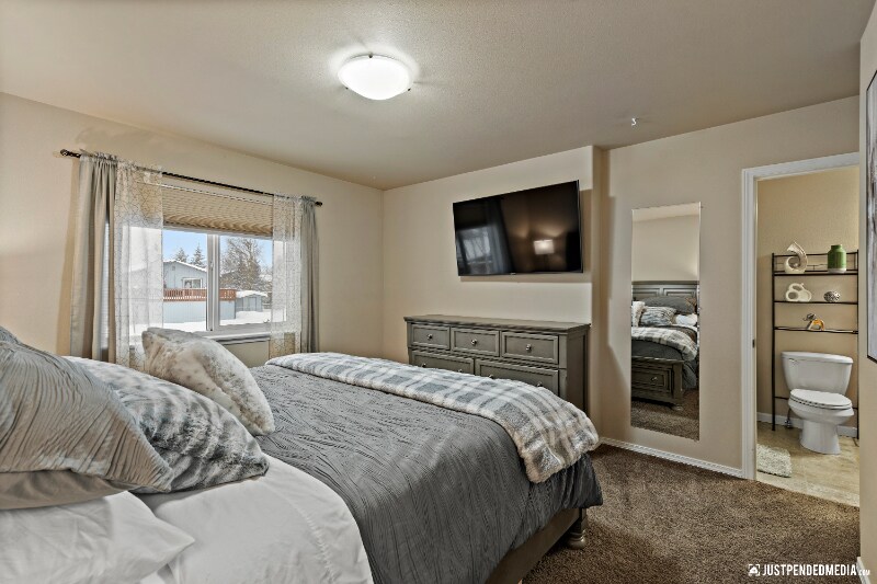 9115 Washburn St in Anchorage, AK - Building Photo