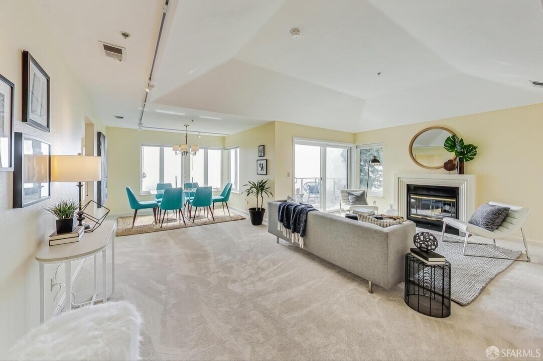 523 Green Ridge Dr in Daly City, CA - Building Photo