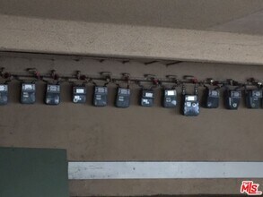 443 S Wilton Pl in Los Angeles, CA - Building Photo - Building Photo