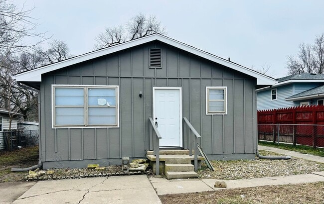 property at 705 W 12th St