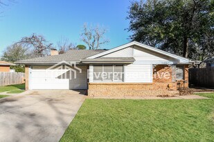 7105 Robinhood Ln in Fort Worth, TX - Building Photo