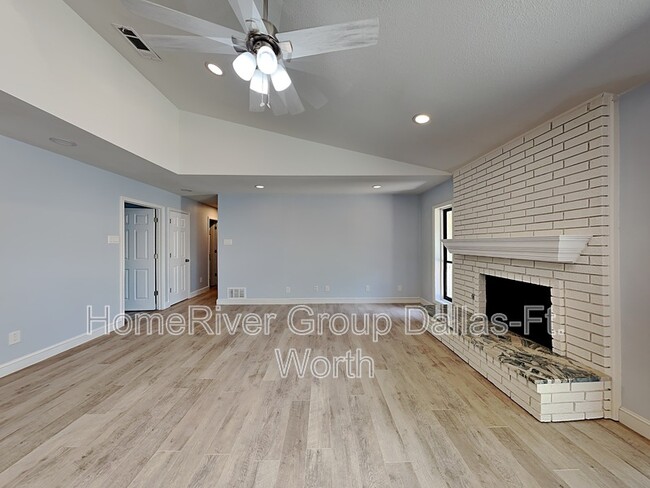 1397 Cherry Hill Ln in Lewisville, TX - Building Photo - Building Photo