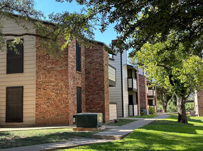 Raintree Apartments in San Angelo, TX - Building Photo - Building Photo