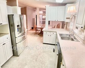 10289 Center St in Carrollton, VA - Building Photo - Building Photo