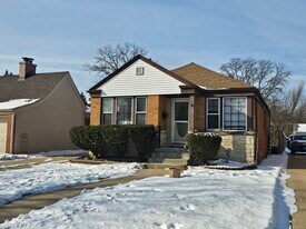 902 Jeannette St in Des Plaines, IL - Building Photo