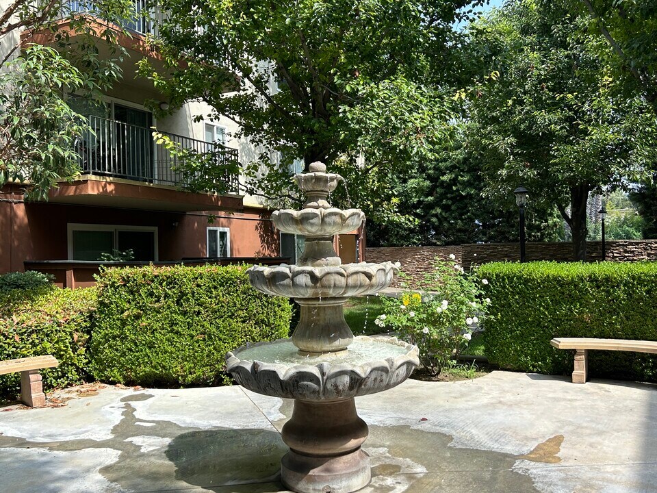 400 N Acacia Ave, Unit A-35 in Fullerton, CA - Foto de edificio