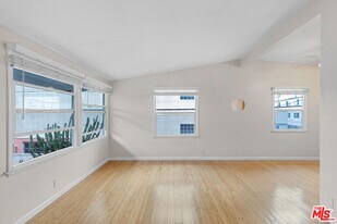 12021 Louise Ave in Los Angeles, CA - Building Photo