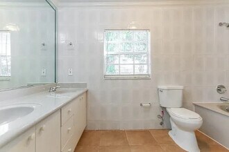 12867 Stacey E Cox Ct in Hialeah, FL - Foto de edificio - Building Photo