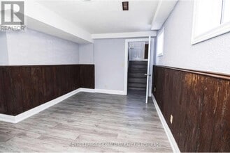 827 Stainton Dr in Mississauga, ON - Building Photo - Building Photo