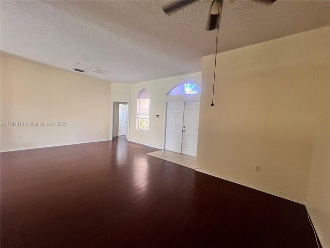 635 SE 28th Ln in Homestead, FL - Building Photo - Building Photo
