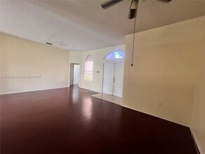 635 SE 28th Ln in Homestead, FL - Building Photo - Building Photo