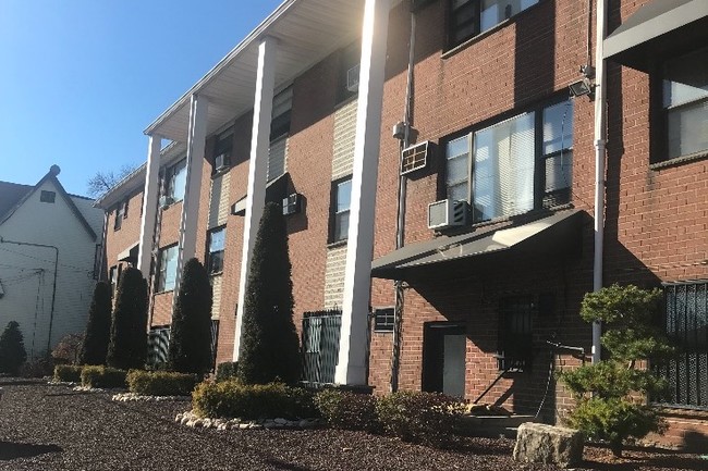 157 Western Pkwy, Unit B8