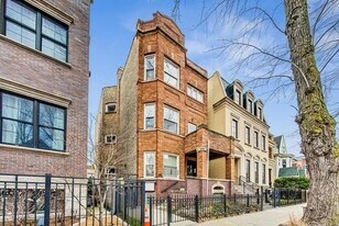 3704 N Janssen Ave in Chicago, IL - Building Photo