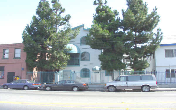 1084 E 7th St in Long Beach, CA - Foto de edificio - Building Photo