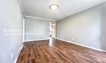 9515 E 18 St S in Independence, MO - Foto de edificio - Building Photo