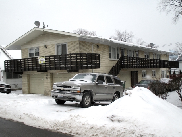 411 S Cass Ave in Westmont, IL - Building Photo