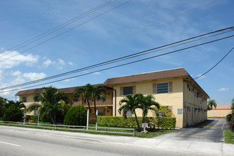 2240 Ludlam Rd in Miami, FL - Building Photo - Building Photo