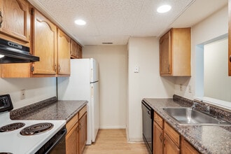 Vantage Pointe West Apartment Homes in Cincinnati, OH - Foto de edificio - Building Photo