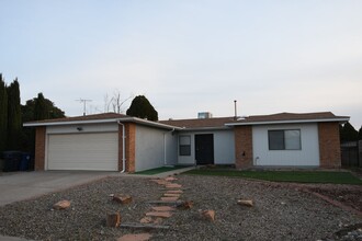 9008 San Francisco Rd NE in Albuquerque, NM - Building Photo - Building Photo