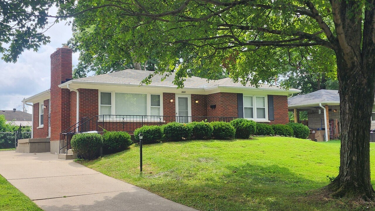 2101 Wrocklage Ave in Louisville, KY - Building Photo