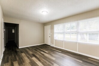 7111 E 111th Terrace in Kansas City, MO - Building Photo - Building Photo