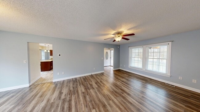 1095 Burnside Rd in Manteo, NC - Building Photo - Building Photo