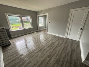 Ingersoll Park Studio Apartments 3607 in Des Moines, IA - Building Photo - Building Photo