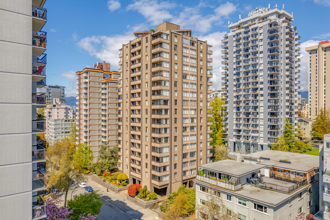 Lincoln House in Vancouver, BC - Building Photo