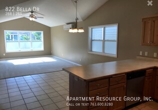 822 Bella Dr in Vadnais Heights, MN - Building Photo - Building Photo