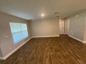 1202 Amazon Way in Poinciana, FL - Building Photo - Building Photo