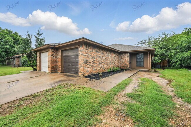 6708 S Creek Dr in Fort Worth, TX - Building Photo - Building Photo