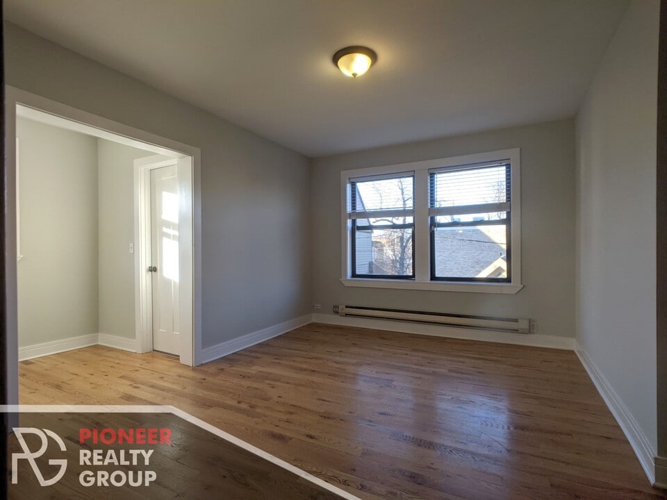 4542 N Damen Ave, Unit 315 in Chicago, IL - Foto de edificio
