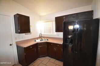 9597 Martinique Dr in El Paso, TX - Building Photo - Building Photo