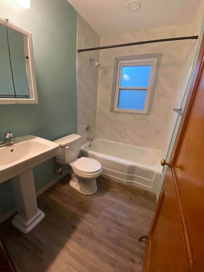 913 Broadhead St in Columbia, MO - Building Photo - Building Photo