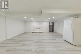 27 Gondola Crescent in Brampton, ON - Building Photo - Building Photo