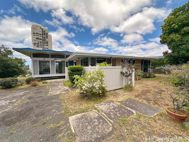 1235 Lilo Pl in Honolulu, HI - Building Photo - Building Photo