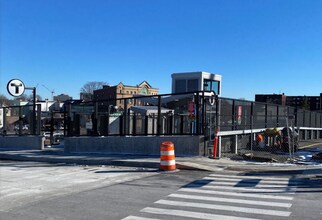 39 Thurston St, Unit 3 in Somerville, MA - Foto de edificio - Building Photo