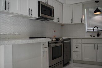 95 NE 96th St in Miami Shores, FL - Building Photo - Building Photo