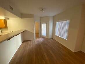 10245 S Maryland Pkwy in Las Vegas, NV - Building Photo - Building Photo