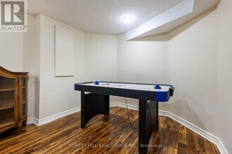 32 Hamills Crescent in Richmond Hill, ON - Building Photo - Building Photo